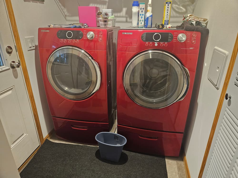 Full Size washer & Dryer in Laundry Rm